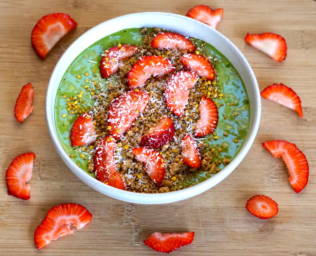 DSC03776 1024x831 - Spinach Cashew & Hemp Smoothie Bowl