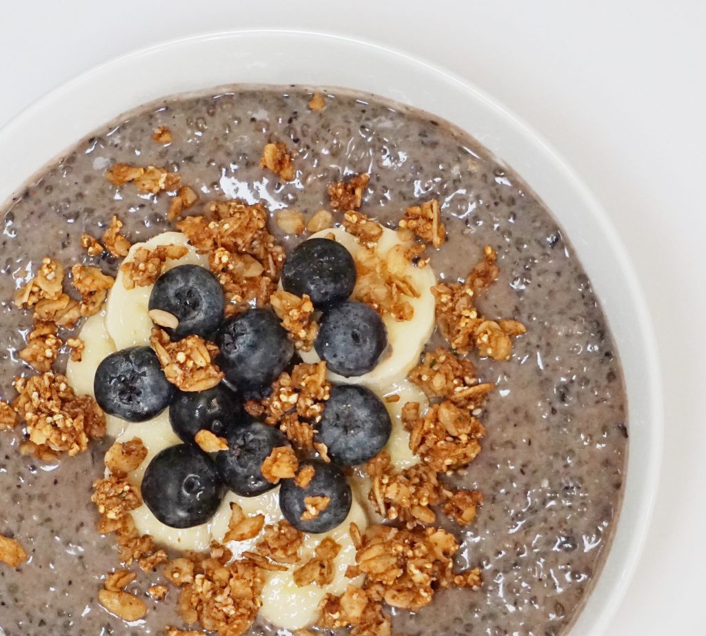 Blueberry Chia Breakfast Bowl Leahs Plate close up 1024x922 - Blueberry Chia Breakfast Bowl