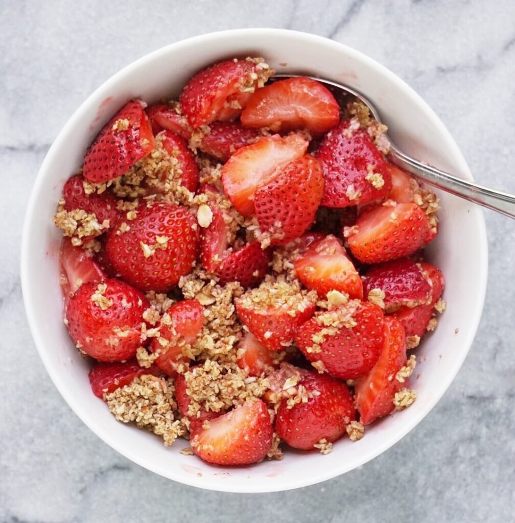 Strawberry Pecan Crumble by Leahs Plate 1008x1024 - Strawberry Pecan Crumble (Vegan & Gluten Free)