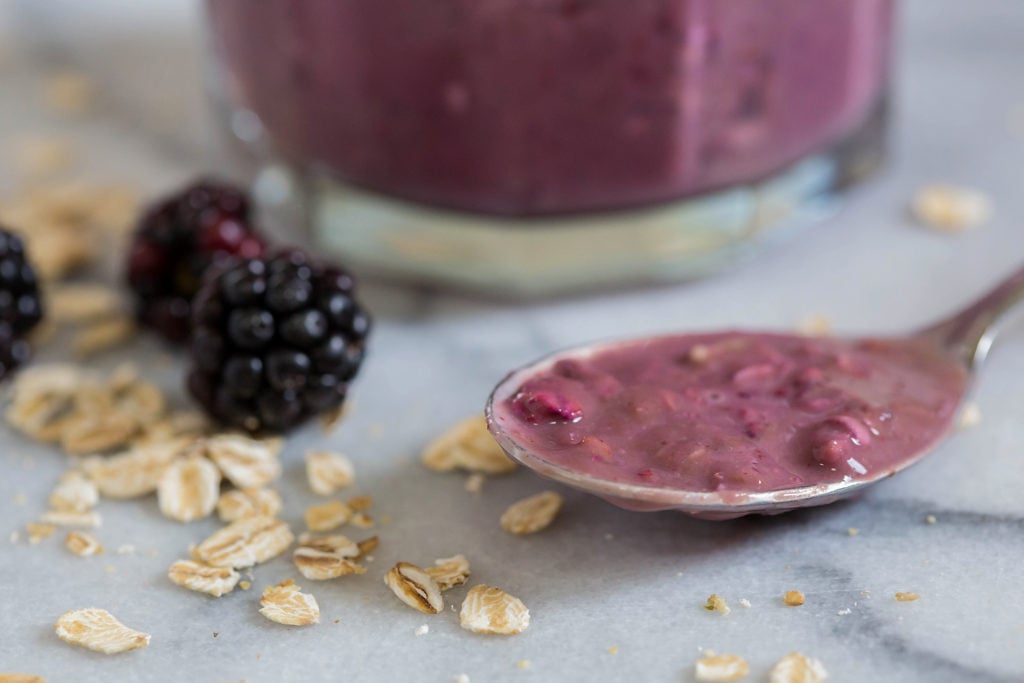 Blackberry Banana Overnight Oats by Leahs Plate7 1024x683 - Blackberry Banana Overnight Oats