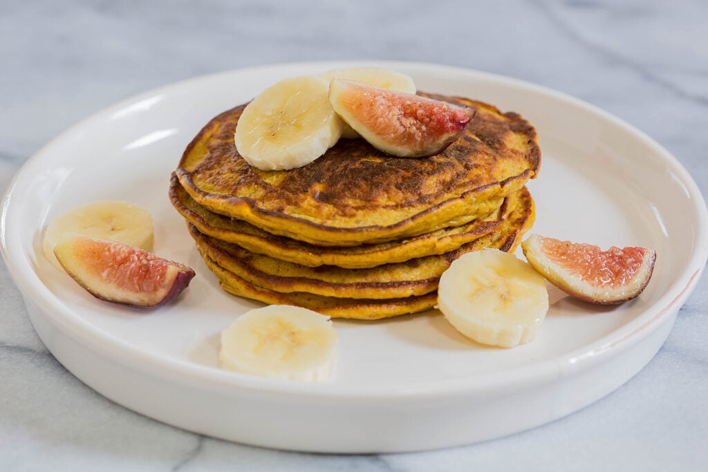 Flourless Paleo Pumpkin Pancakes by Leahs Plate7 1024x683 - Paleo Pumpkin Pancakes