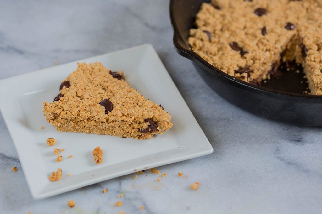 Gluten Free Chocolate Chip Cookie Skillet by Leahs Plate 1024x683 - Gluten-Free Chocolate Chip Cookie Skillet