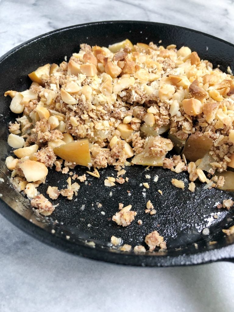 macadamia apple crisp9 768x1024 - Macadamia Apple Crisp Skillet (Vegan & Gluten-Free)