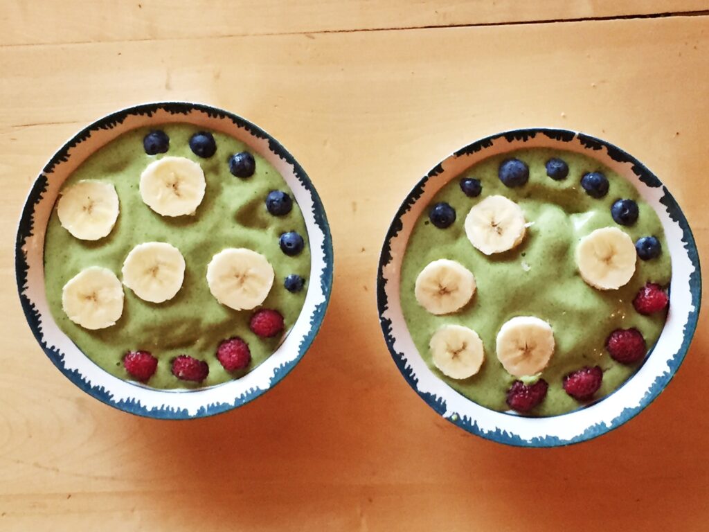 utah smoothie bowl 1024x768 - Spinach Cashew & Hemp Smoothie Bowl