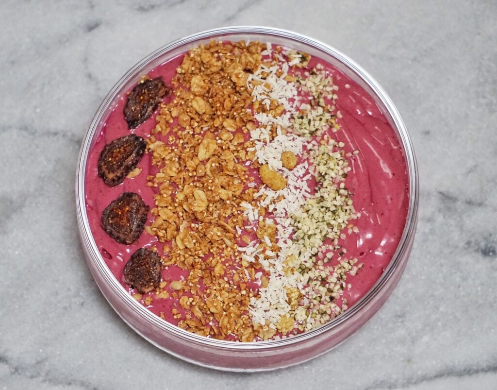 Creamy Chocolate Protein Pitaya Bowl Leahs Plate 1024x803 - Creamy Chocolate Protein Pitaya Bowl