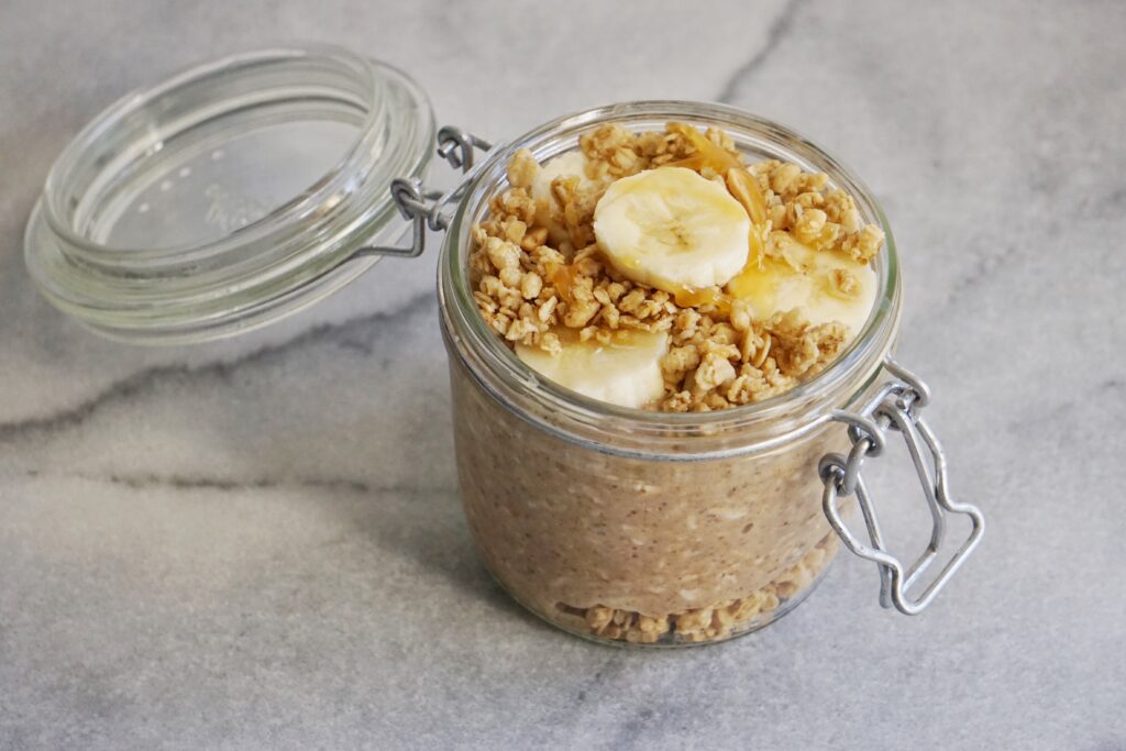 Peanut Butter Banana Crunch Overnight Oat Parfait Leahs Plate2 1024x683 - Peanut Butter & Banana Crunch Overnight Oat Parfait