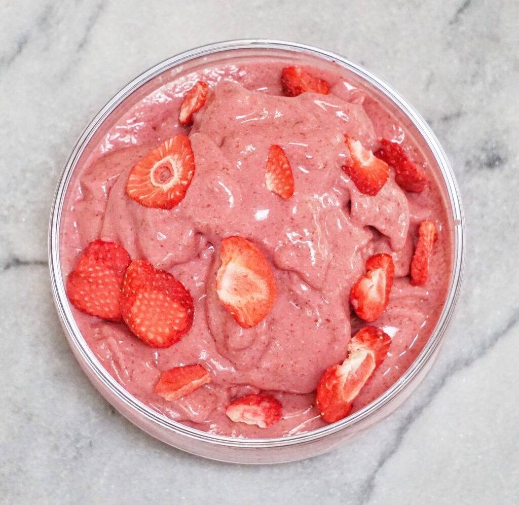 Strawberry Milkshake Smoothie Bowl Leahs Plate2 1024x996 - Strawberry 'Milkshake' Smoothie Bowl (Vegan & Paleo)