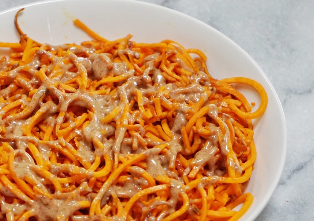 Sweet Potato Noodles with Honey Almond Butter Dressing Leahs Plate7 1024x720 - Sweet Potato Noodles with a Honey Almond Butter Sauce