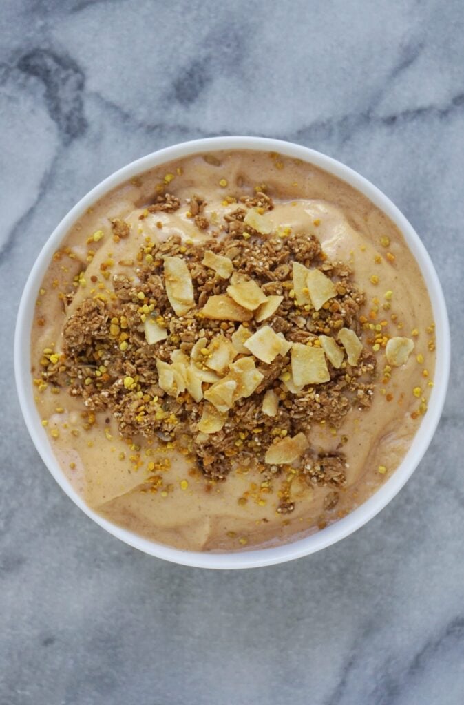 Carrot Cake Smoothie Bowl (Vegan & Gluten-Free)