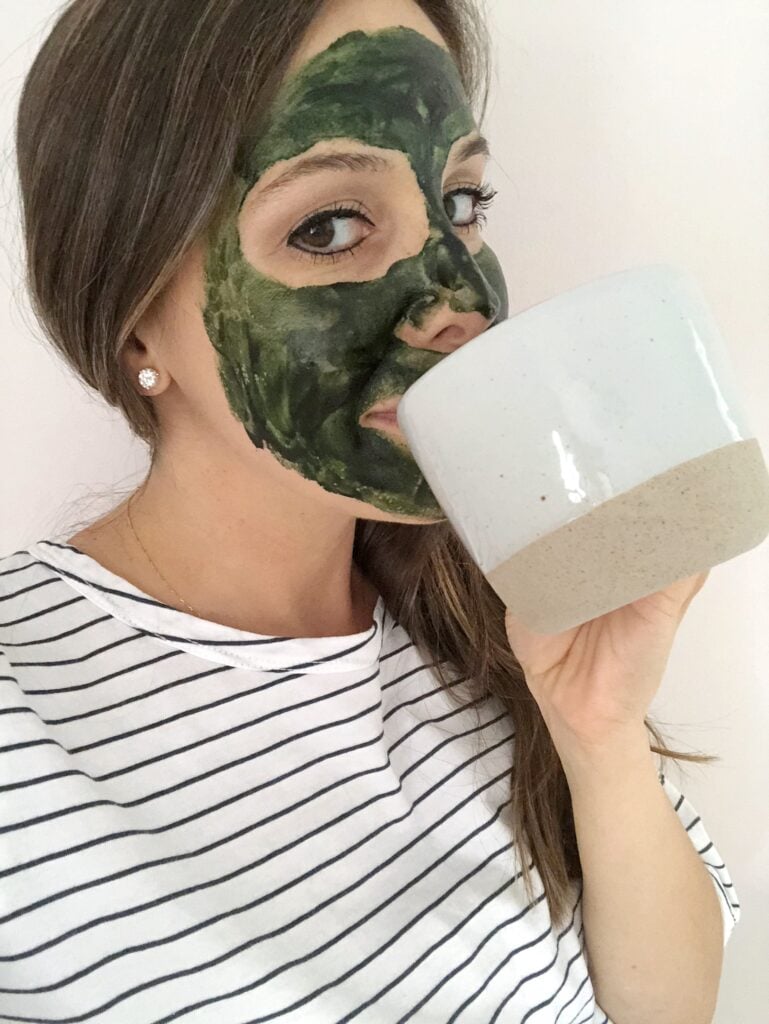 Skin-Glowing Probiotic Yogurt, Honey & Spirulina Face Mask (DIY)